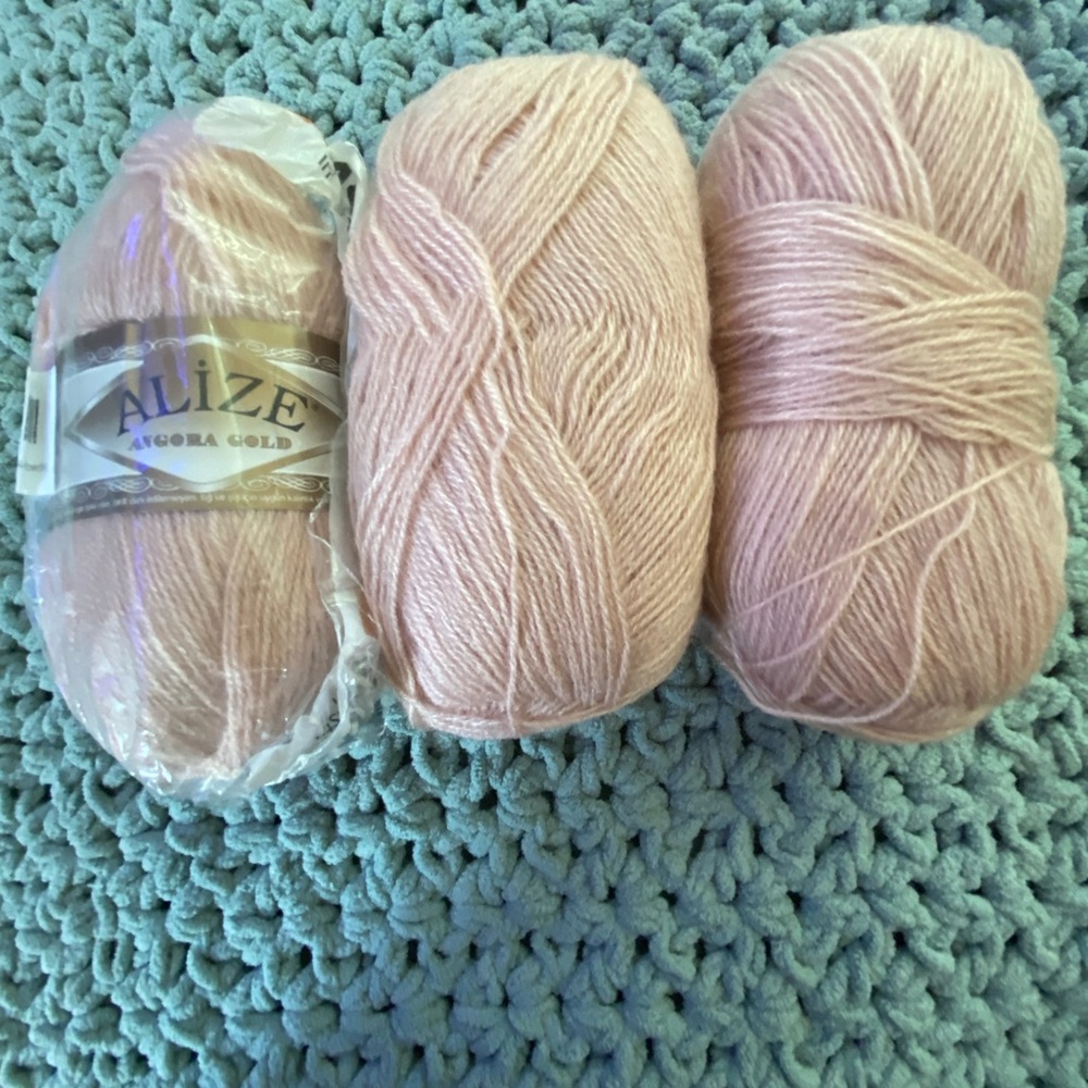 Angora Gold Yarn - Soft Pink